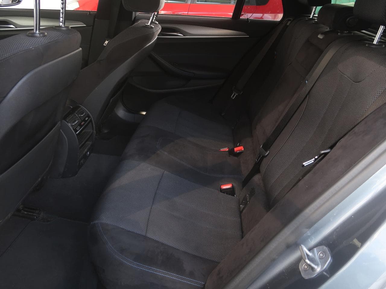2020 BMW 5-SERIES - 28