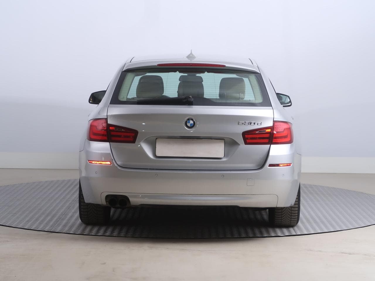 2011 BMW 5-SERIES - 11