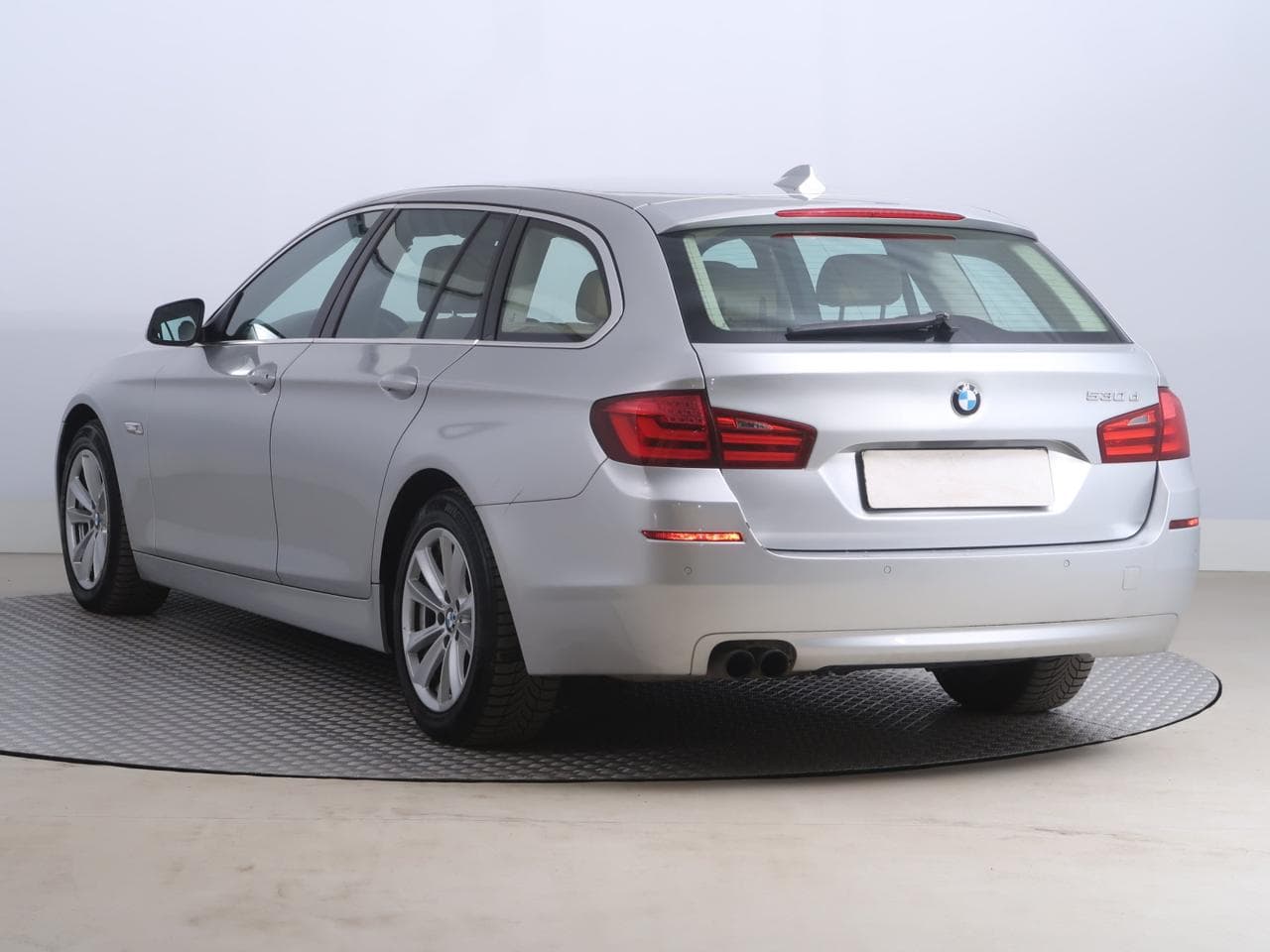 2011 BMW 5-SERIES - 9