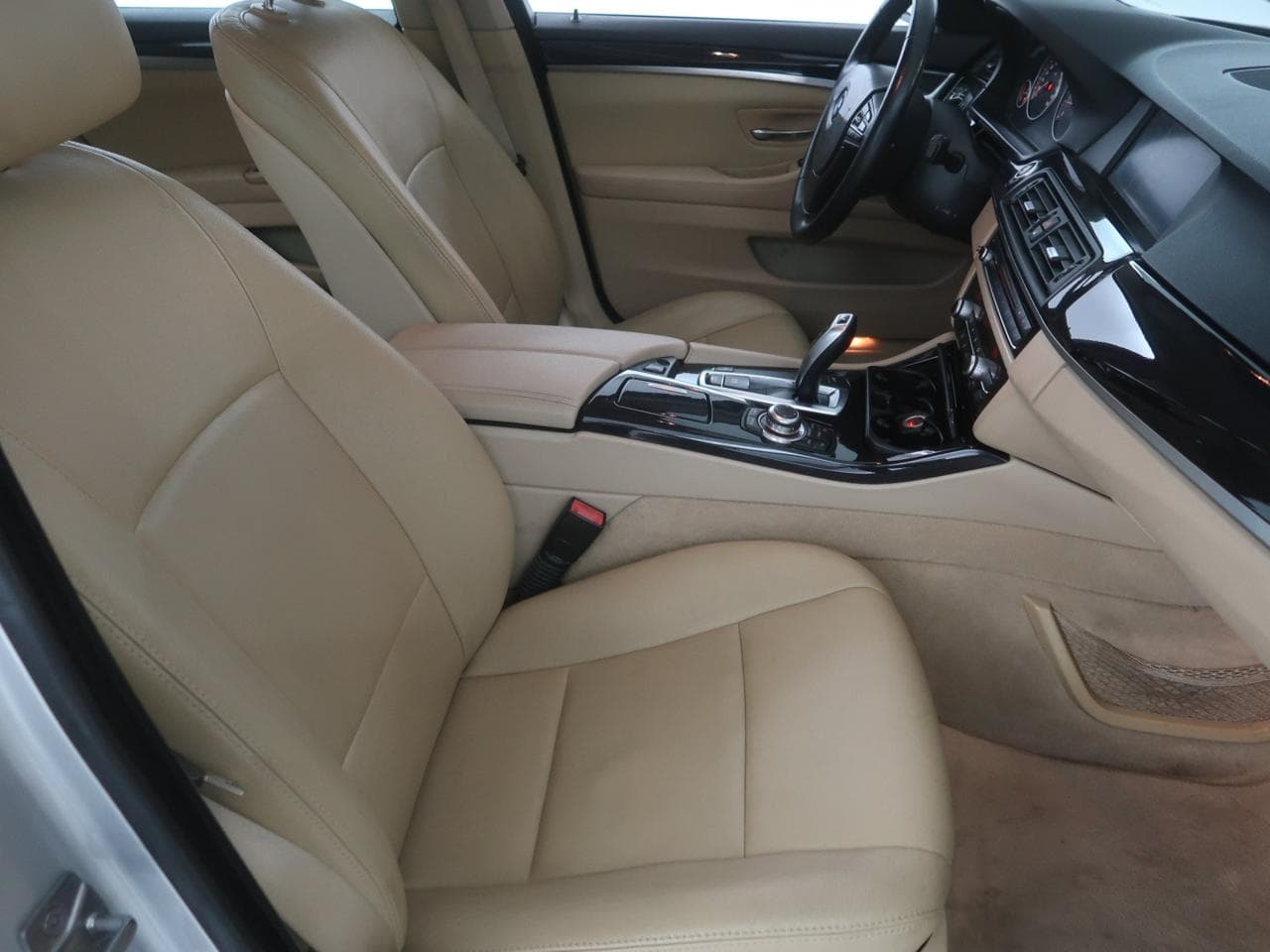 2011 BMW 5-SERIES - 23