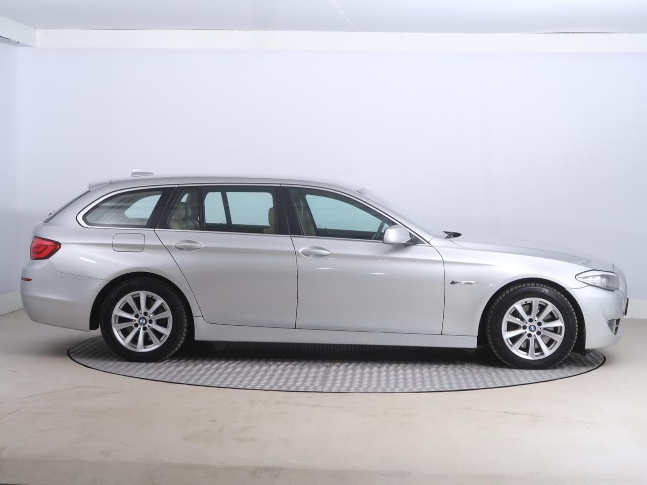 2011 BMW 5-SERIES - 15
