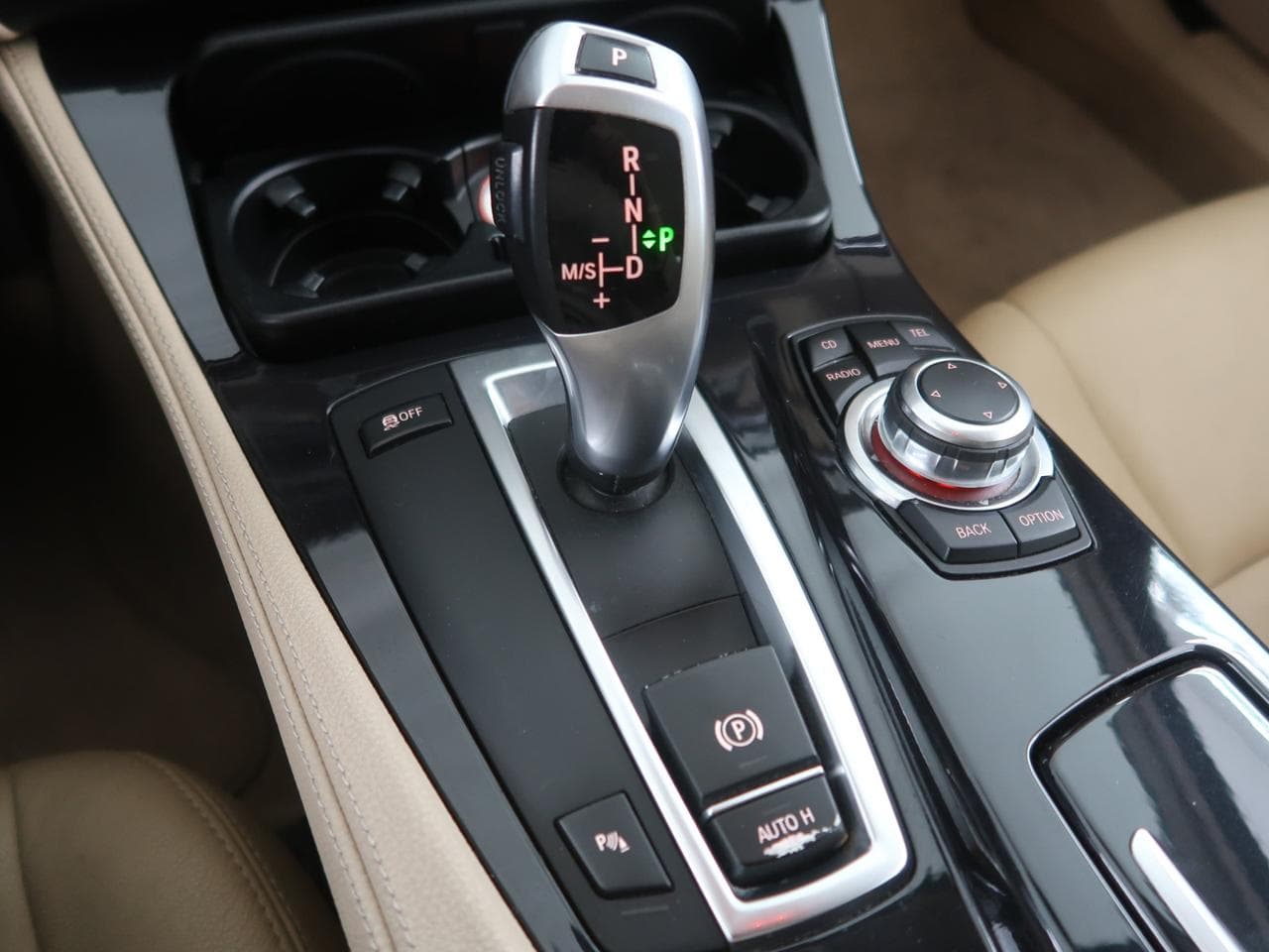 2011 BMW 5-SERIES - 37