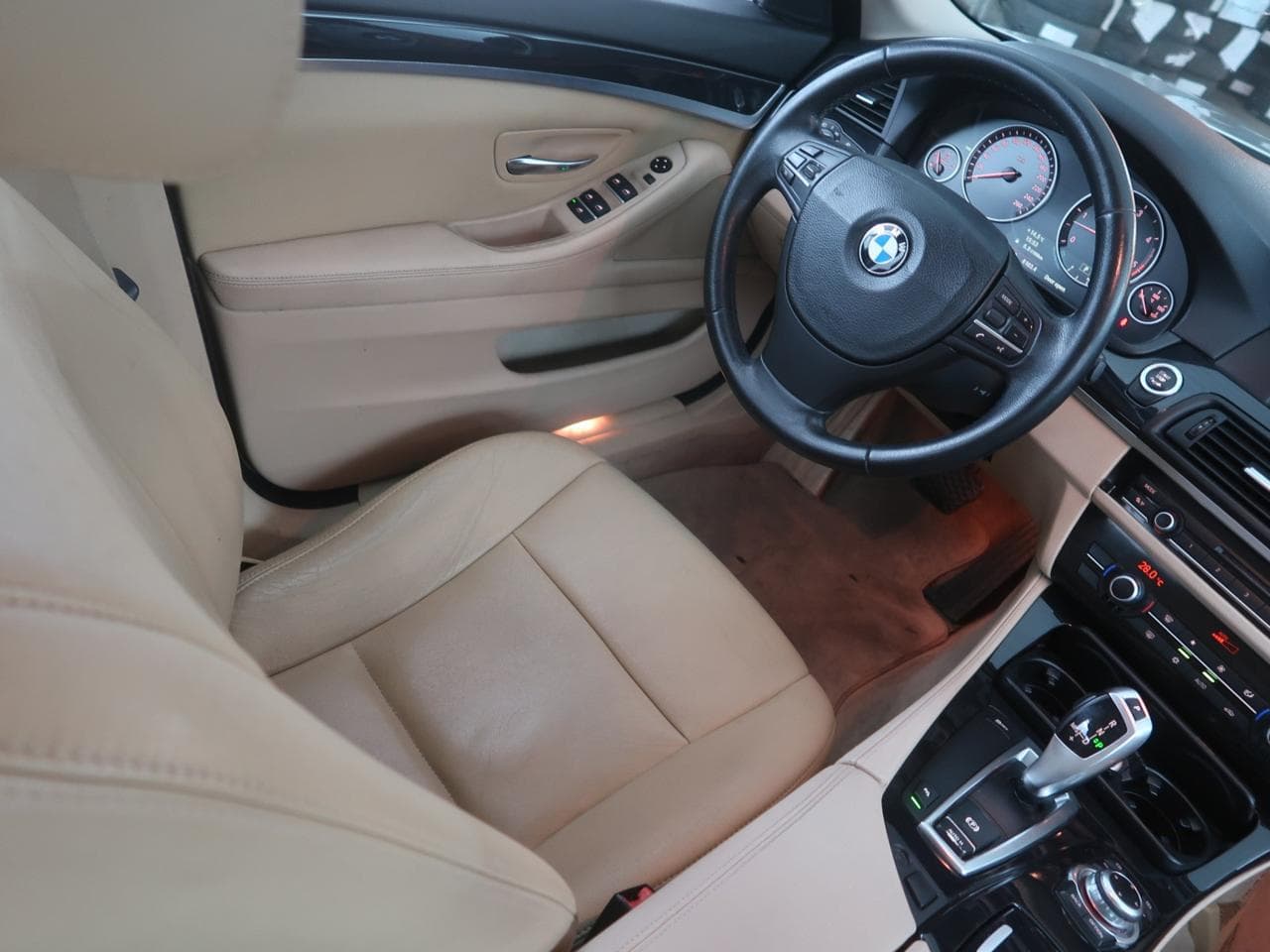 2011 BMW 5-SERIES - 17