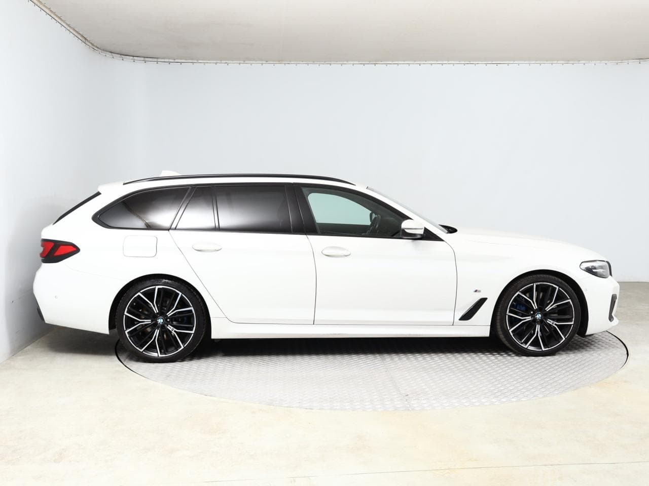 2021 BMW 5-SERIES - 13