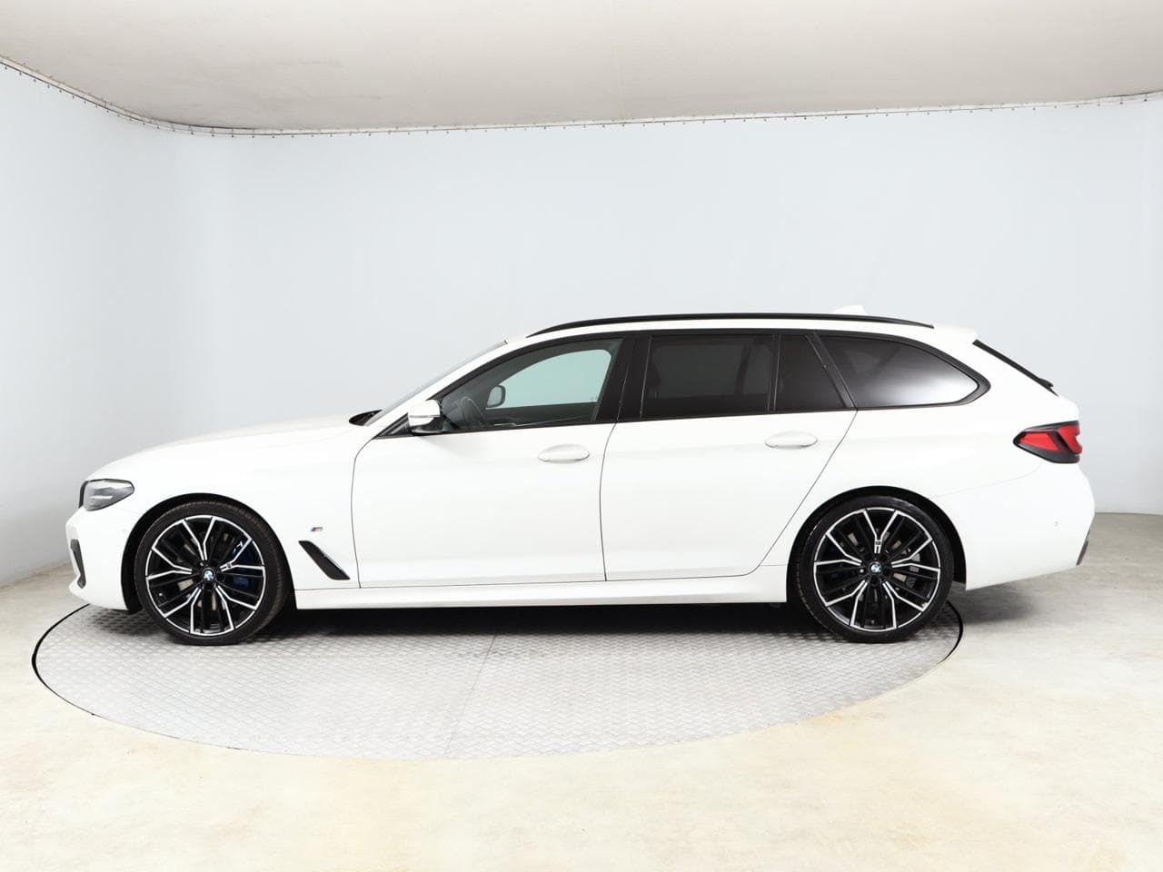 2021 BMW 5-SERIES - 6