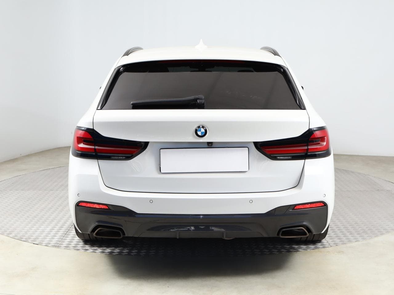 2021 BMW 5-SERIES - 9
