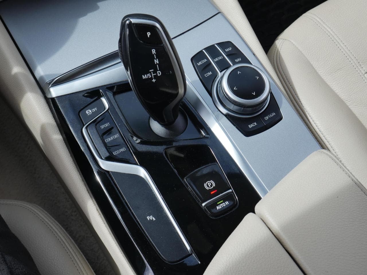 2018 BMW 5-SERIES - 15