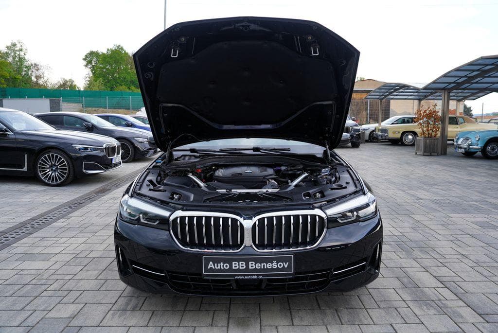 2020 BMW 5-SERIES - 9