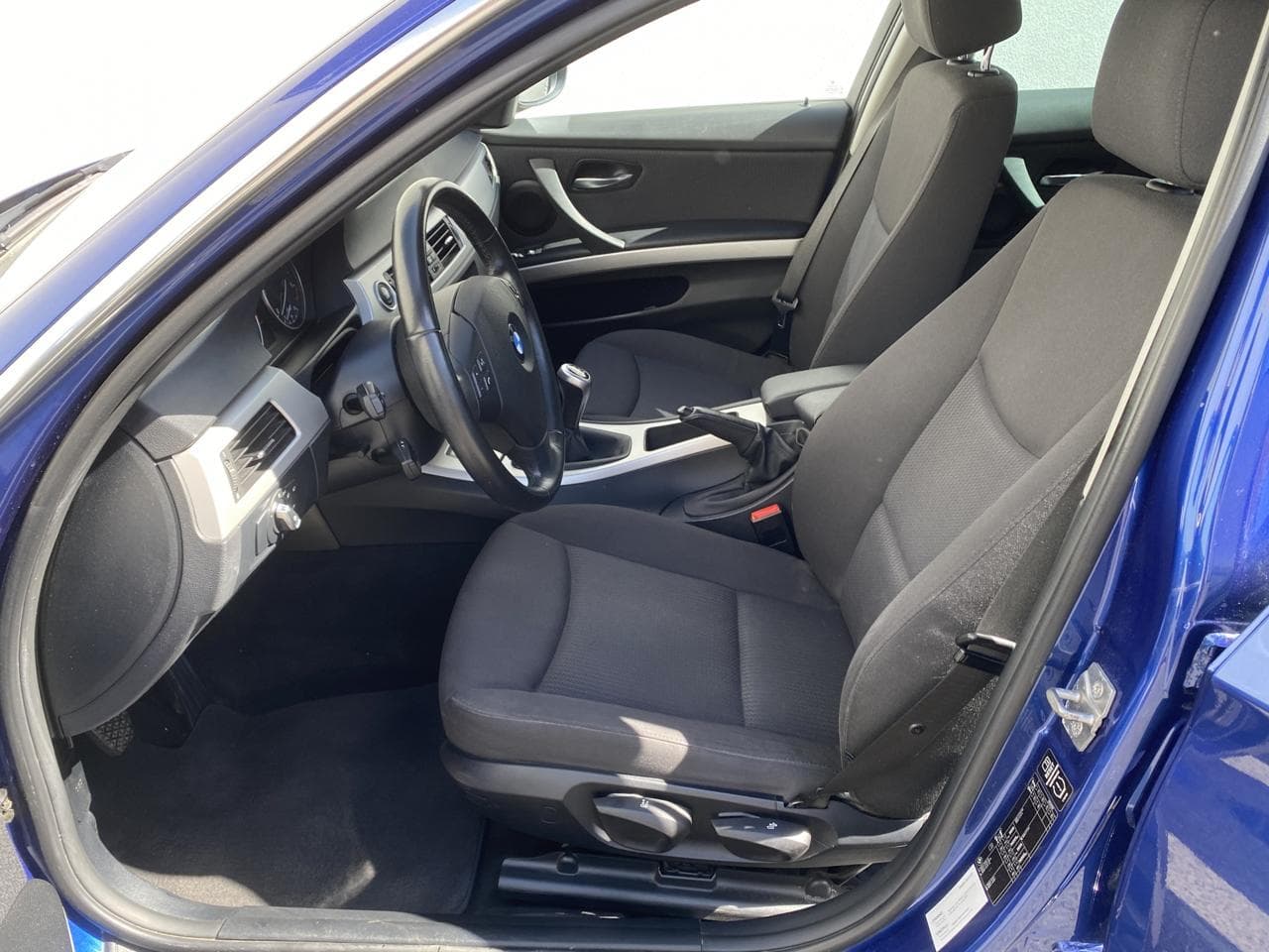 2011 BMW 3-SERIES - 9