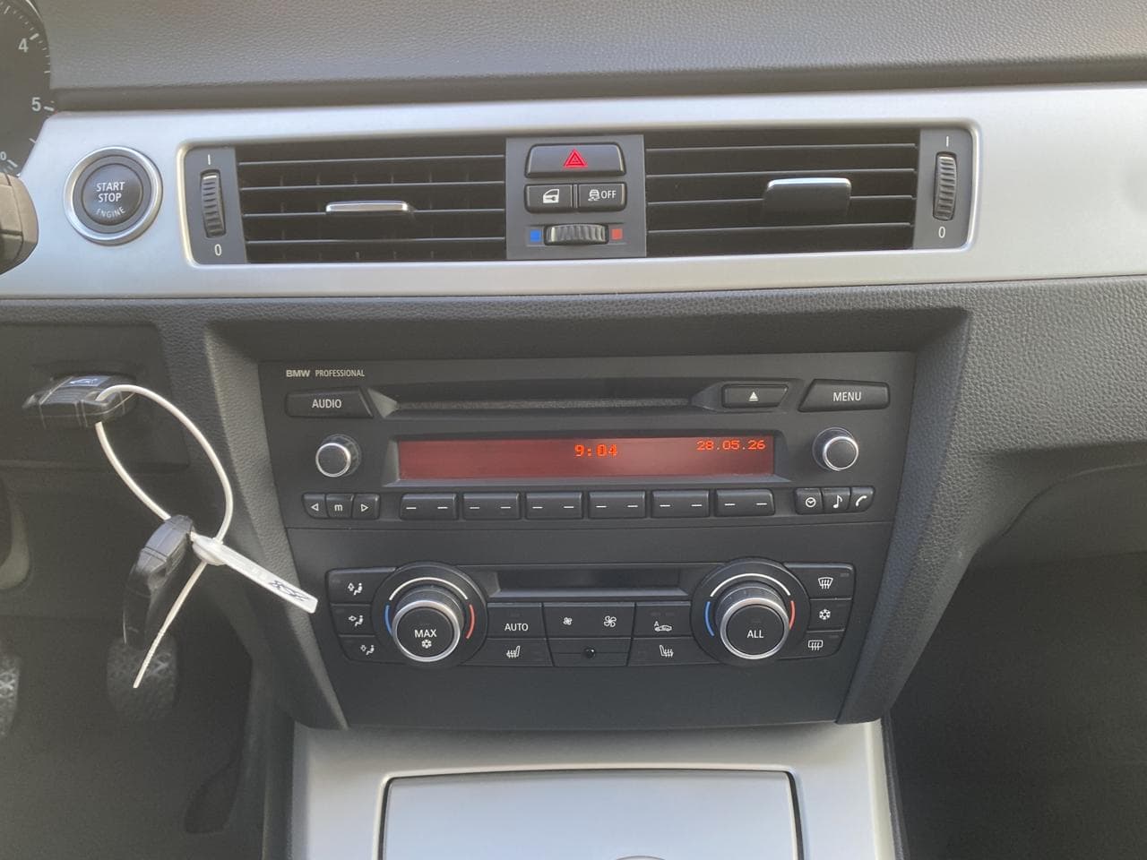 2011 BMW 3-SERIES - 12