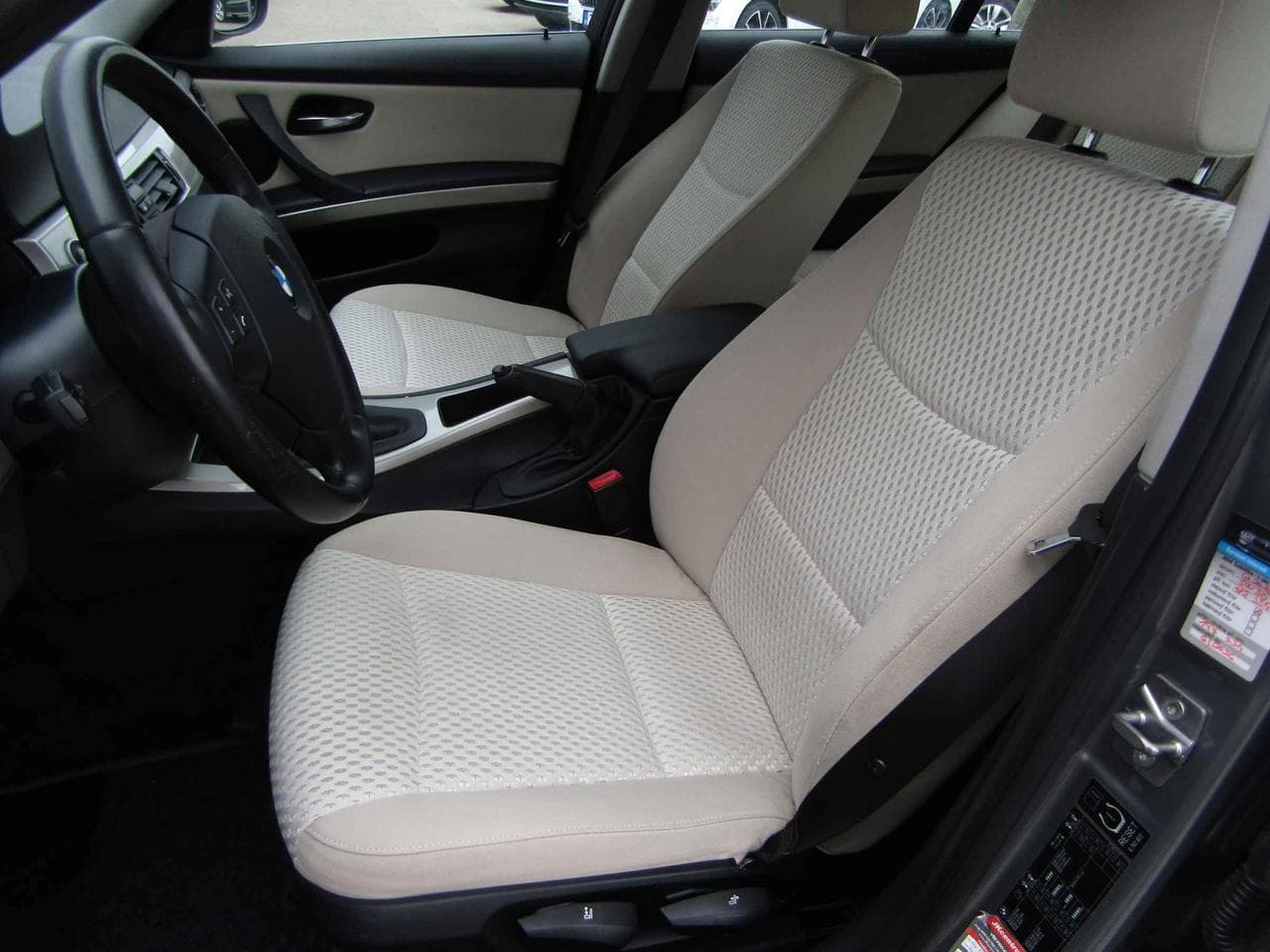 2010 BMW 3-SERIES - 9