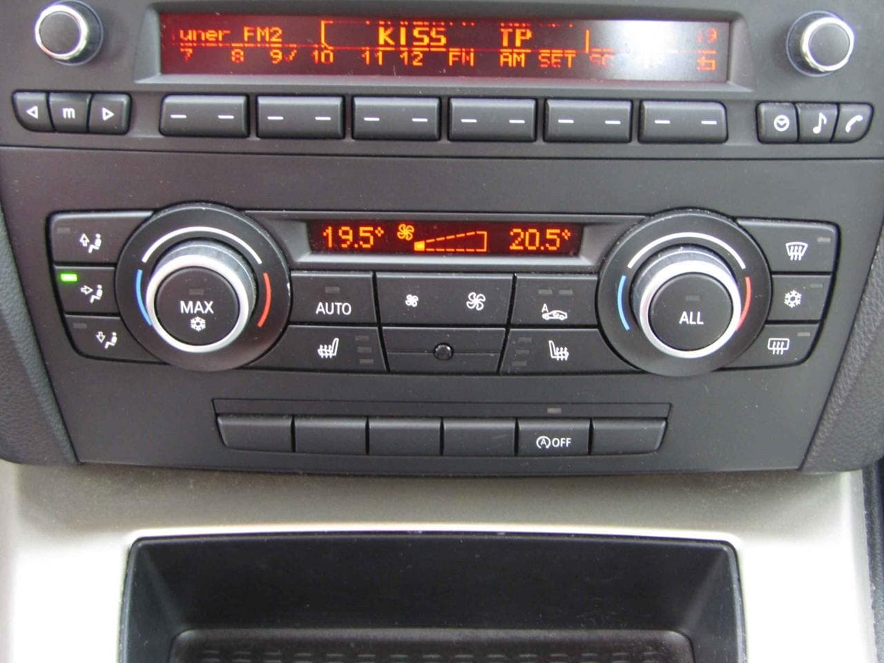 2010 BMW 3-SERIES - 13