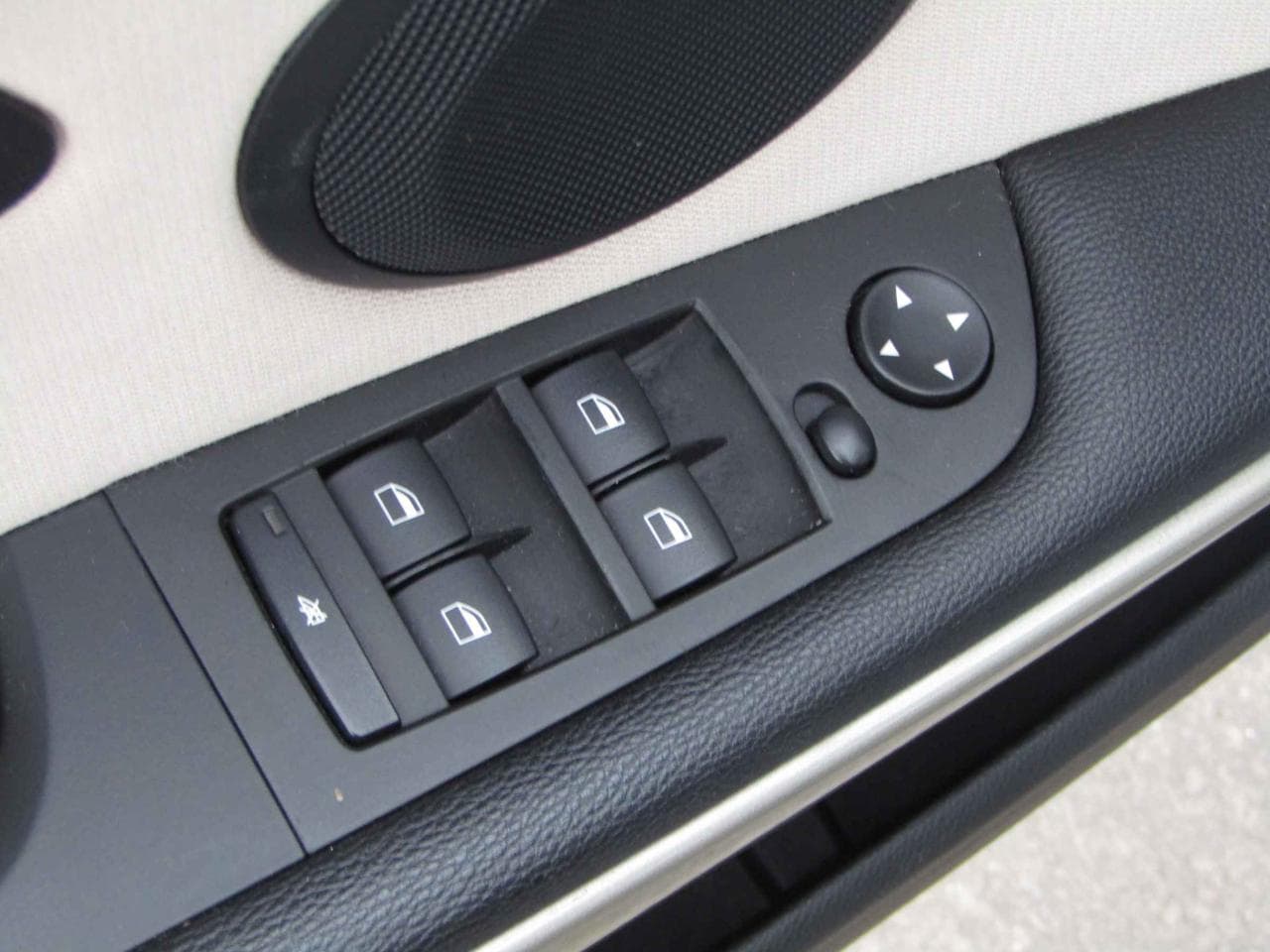 2010 BMW 3-SERIES - 11