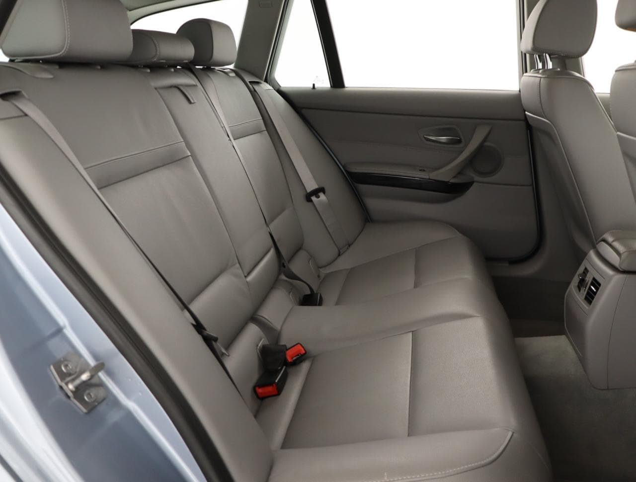 2011 BMW 3-SERIES - 24