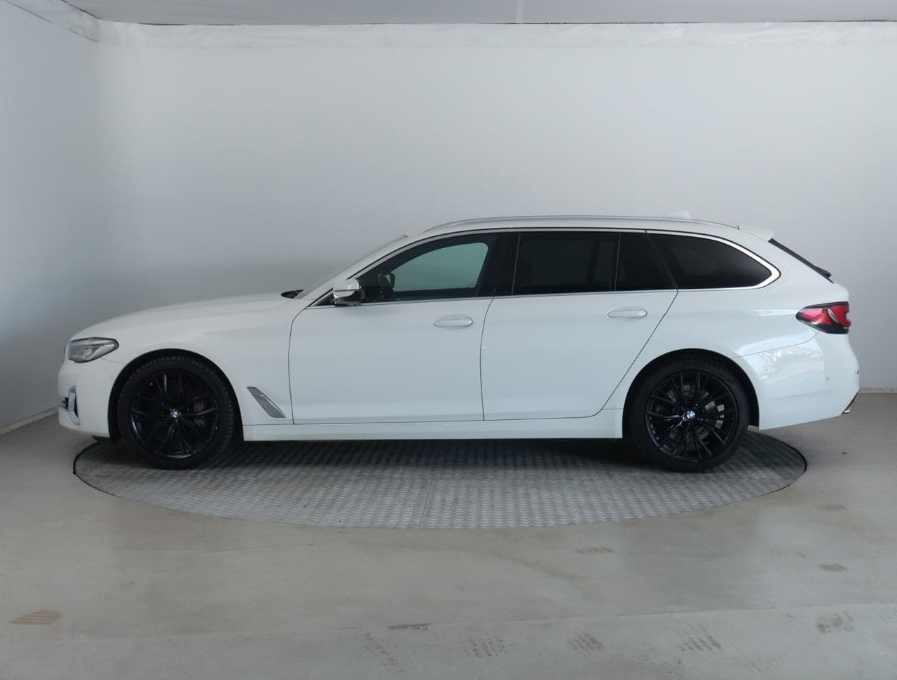 2020 BMW 5-SERIES - 6