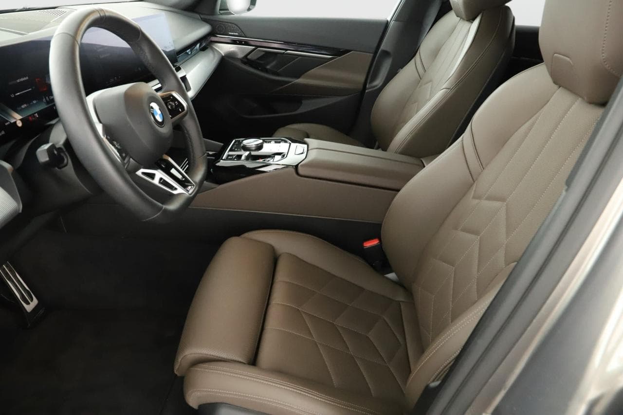 2025 BMW 5-SERIES - 13