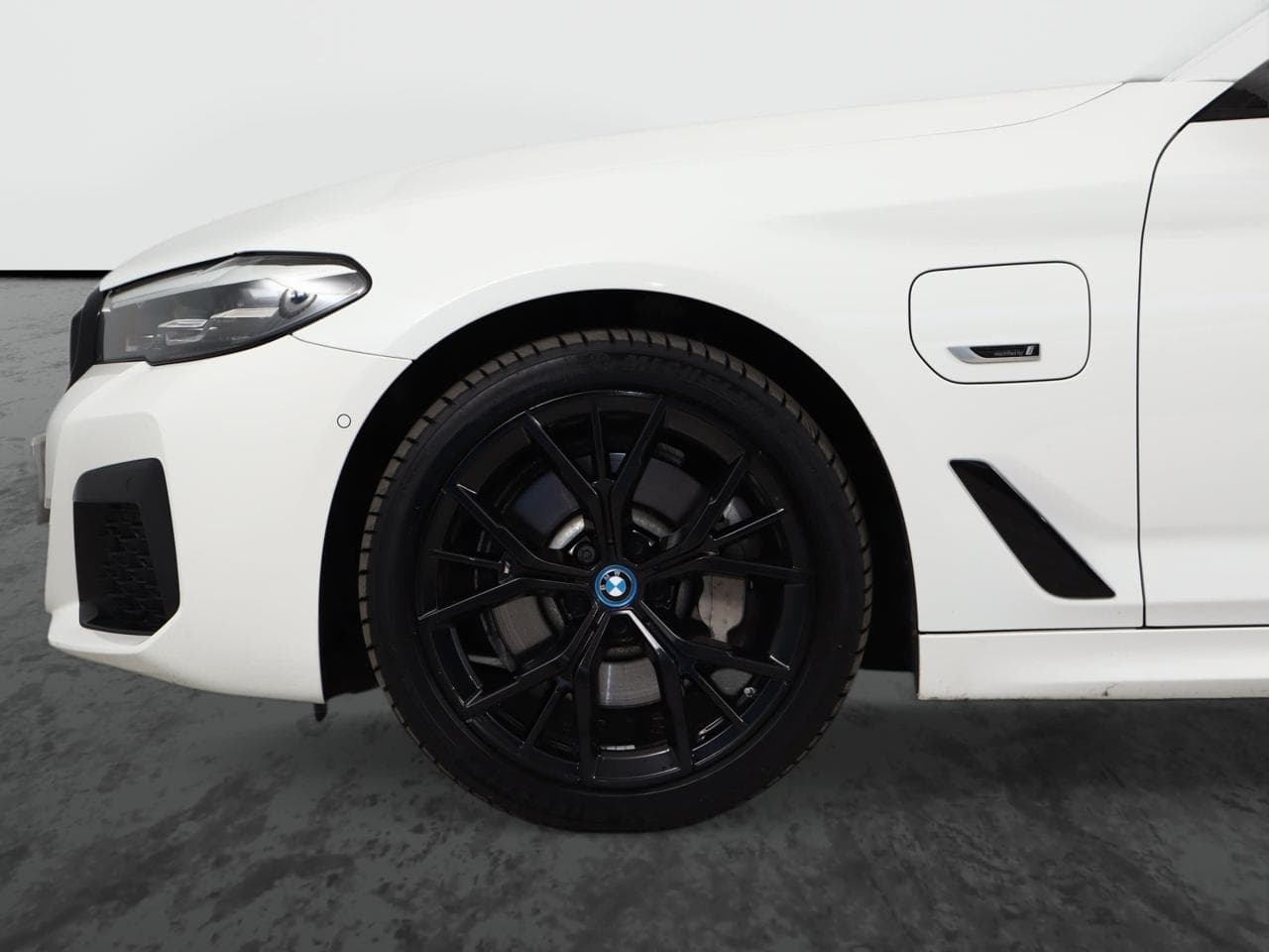 2022 BMW 5-SERIES - 19