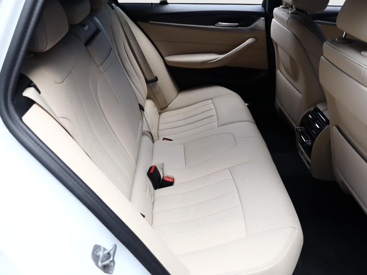 2022 BMW 5-SERIES - 11