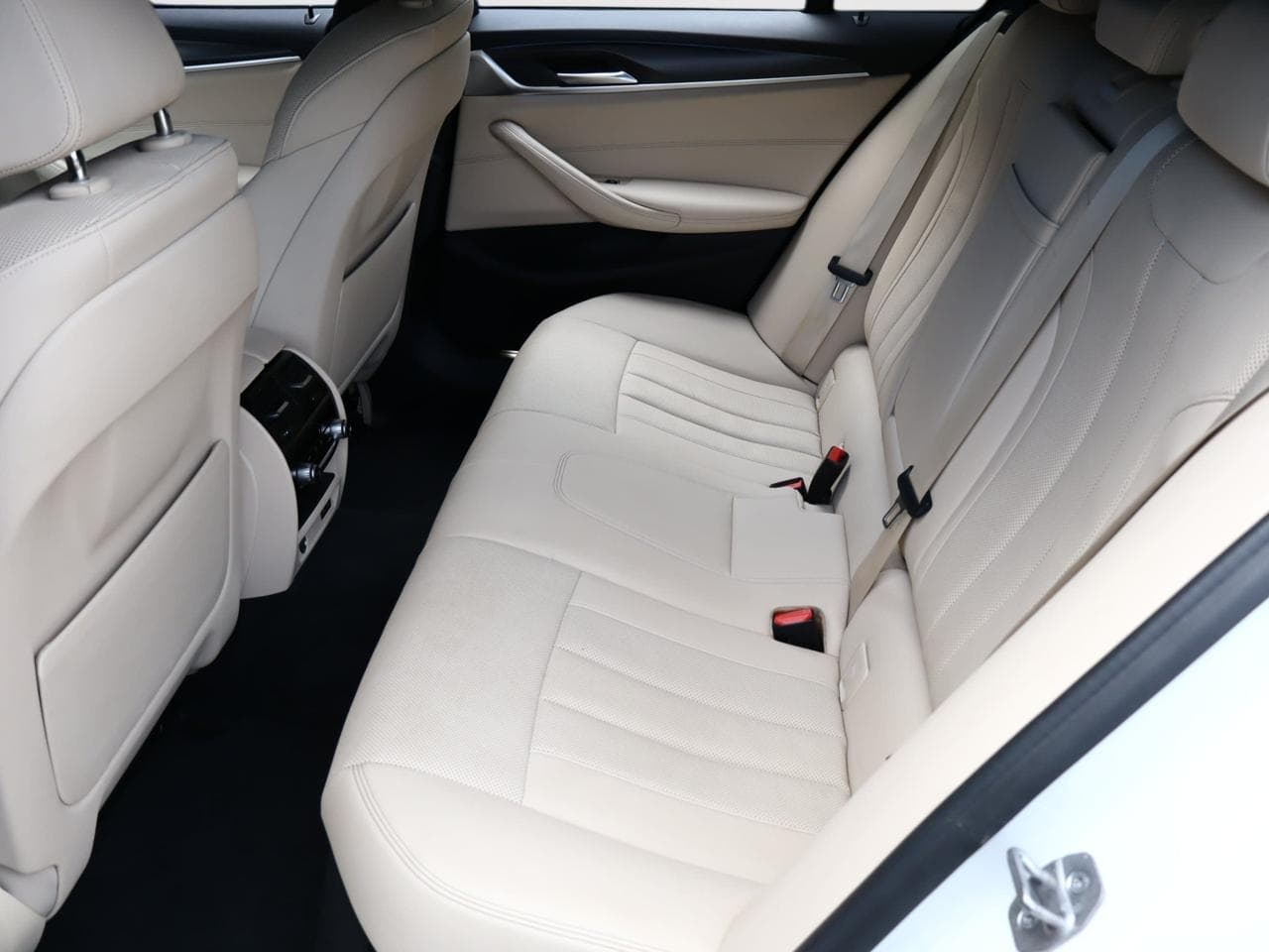 2022 BMW 5-SERIES - 13