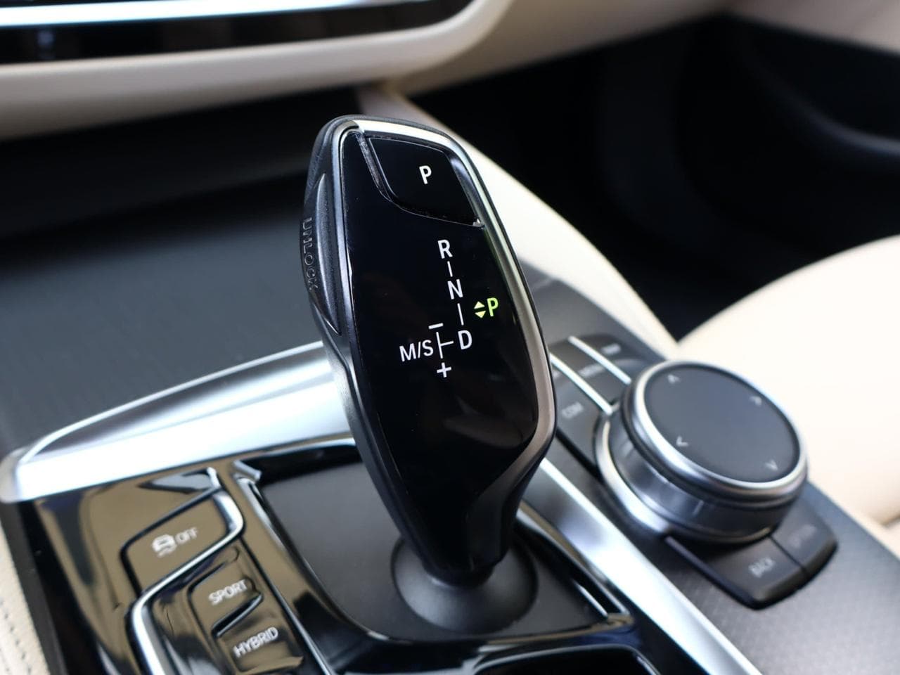 2022 BMW 5-SERIES - 17