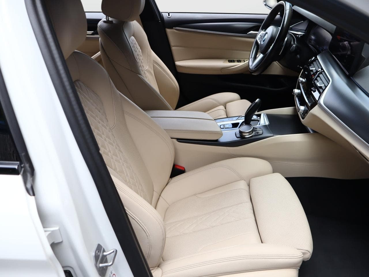 2022 BMW 5-SERIES - 10
