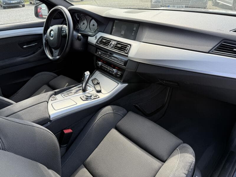2011 BMW 5-SERIES - 10