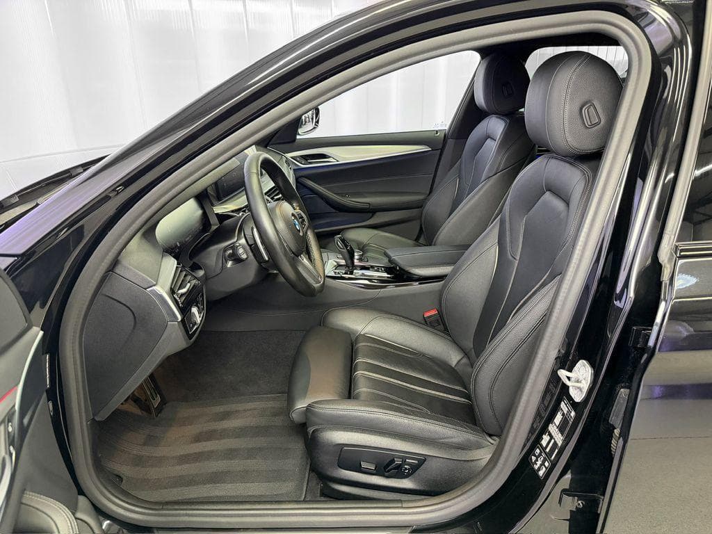 2022 BMW 5-SERIES - 11