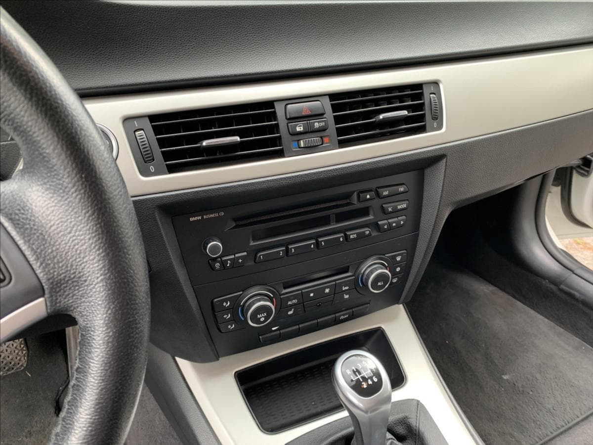 2012 BMW 3-SERIES - 18