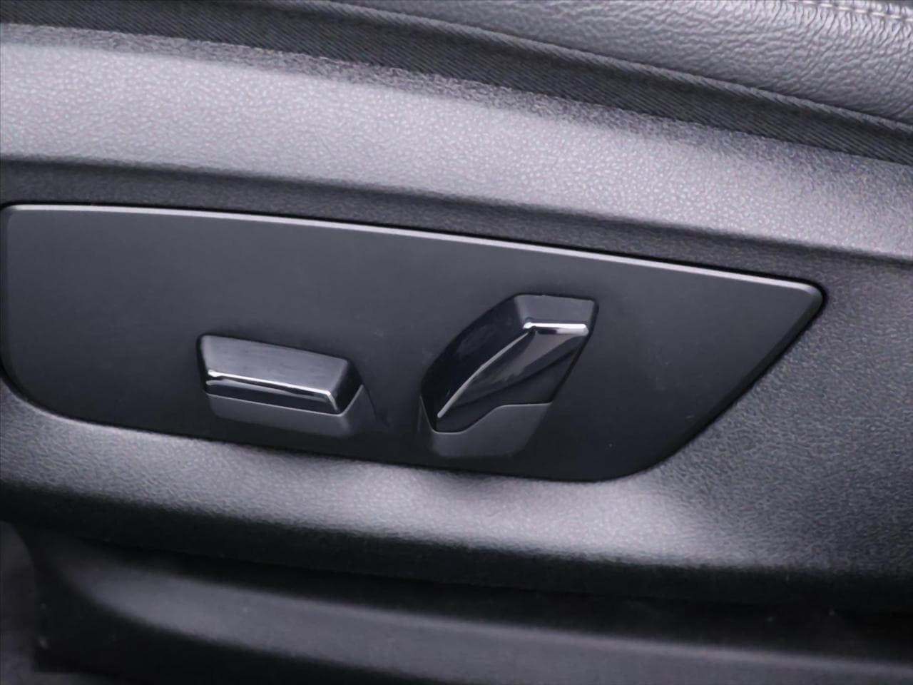 2021 BMW 5-SERIES - 23