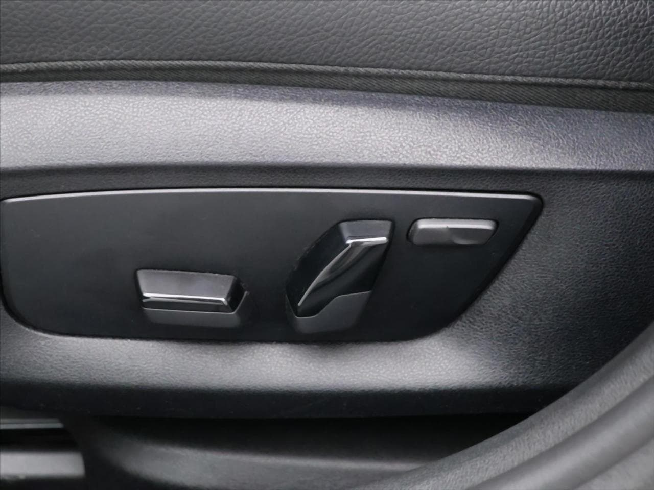 2017 BMW 5-SERIES - 19