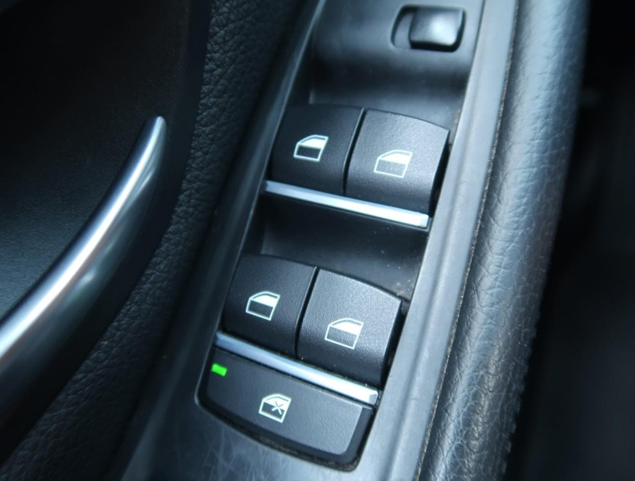 2016 BMW 5-SERIES - 39