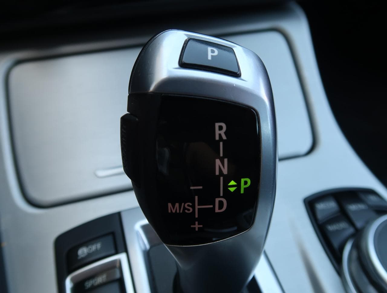 2016 BMW 5-SERIES - 35