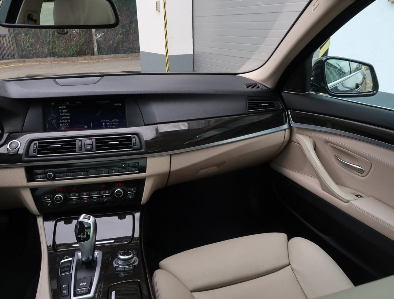 2013 BMW 5-SERIES - 11