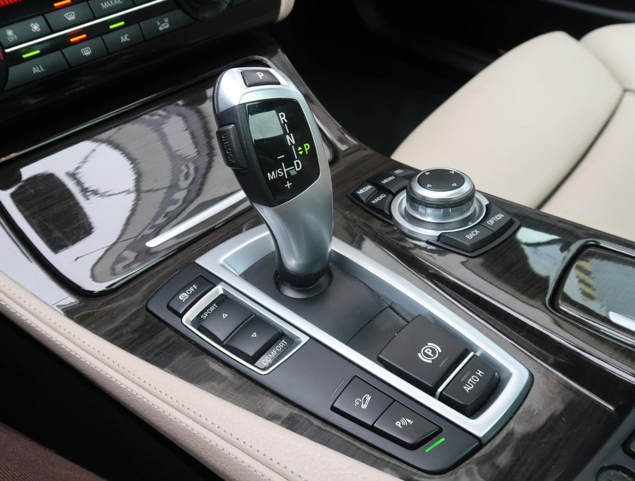 2013 BMW 5-SERIES - 19