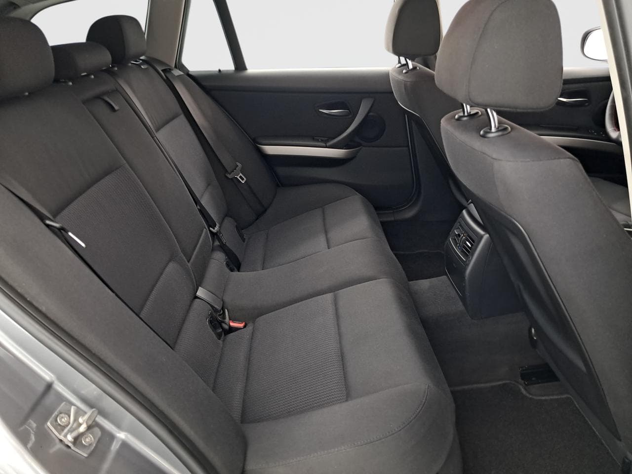 2010 BMW 3-SERIES - 13