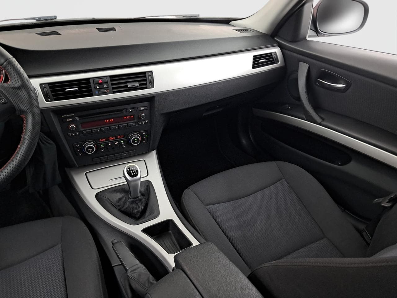 2010 BMW 3-SERIES - 11