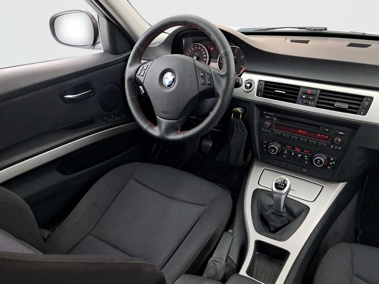 2010 BMW 3-SERIES - 9