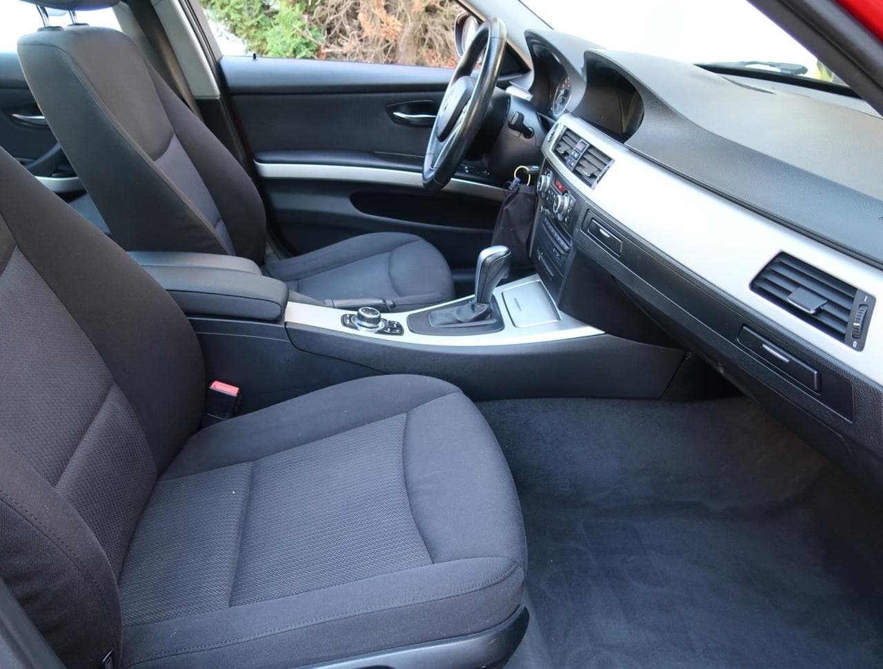 2011 BMW 3-SERIES - 12