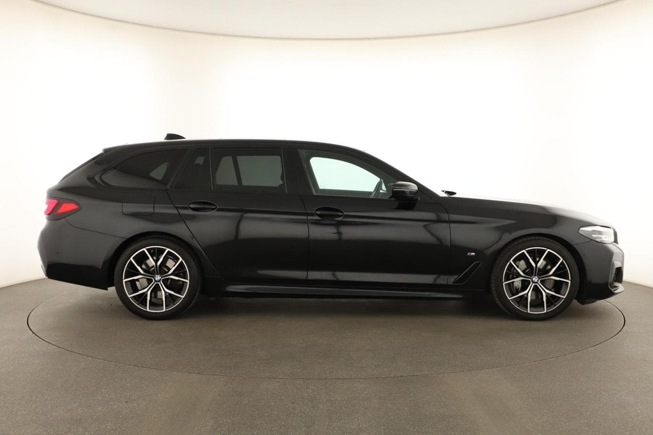 2021 BMW 5-SERIES - 8