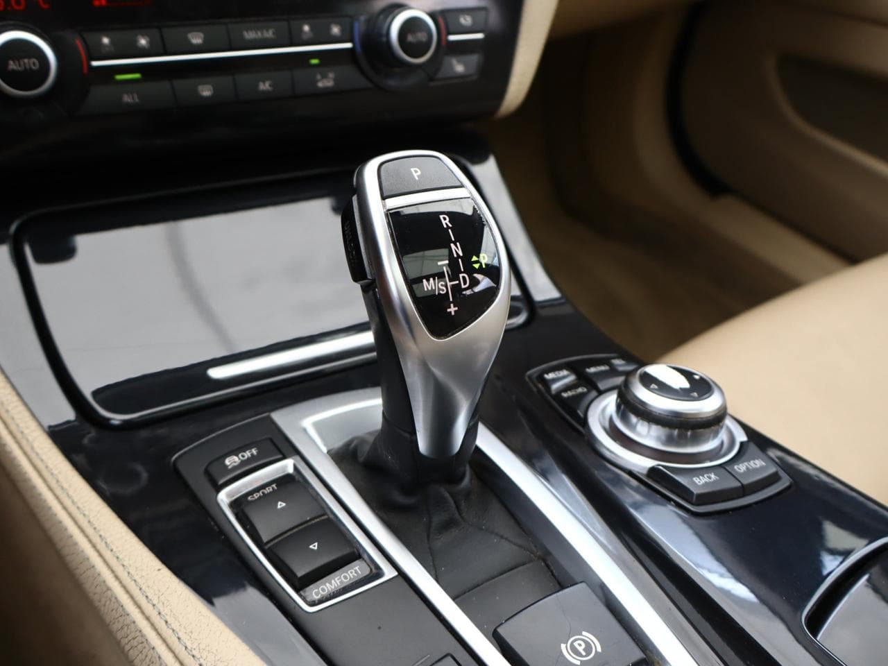 2012 BMW 5-SERIES - 17