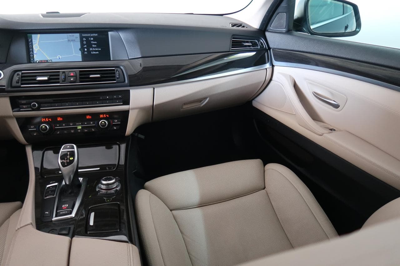2010 BMW 5-SERIES - 11