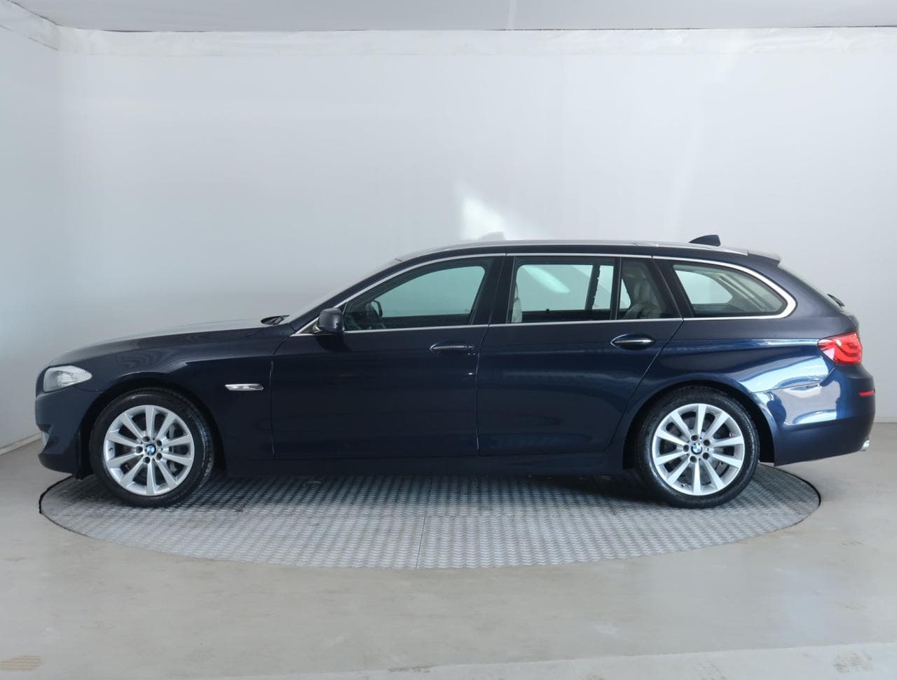 2010 BMW 5-SERIES - 4
