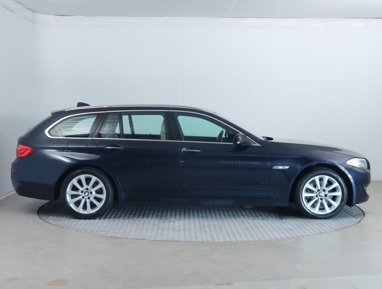 2010 BMW 5-SERIES - 8