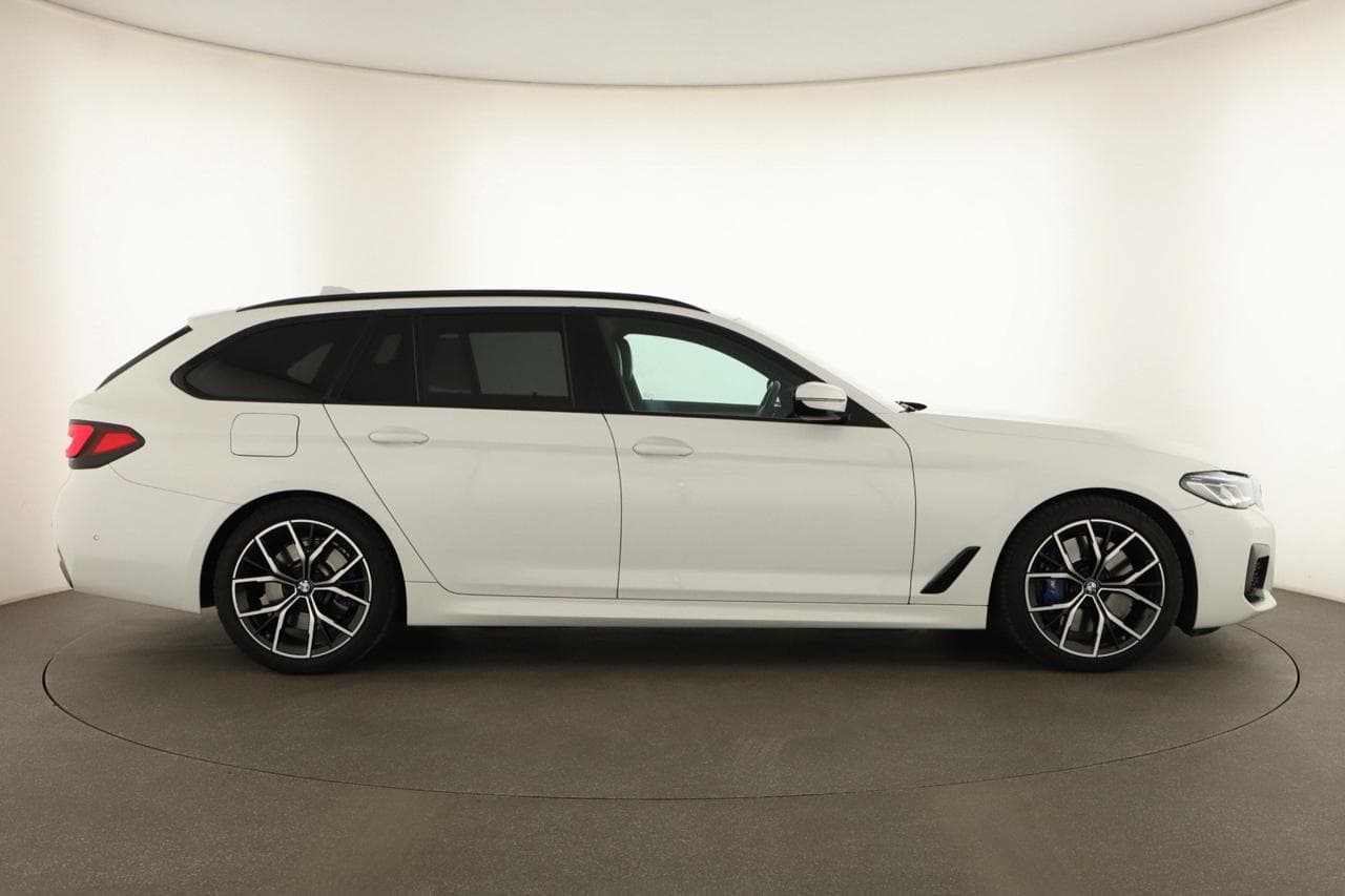 2021 BMW 5-SERIES - 8