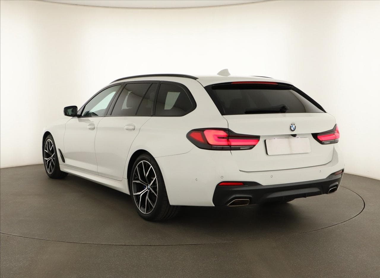 2021 BMW 5-SERIES - 5