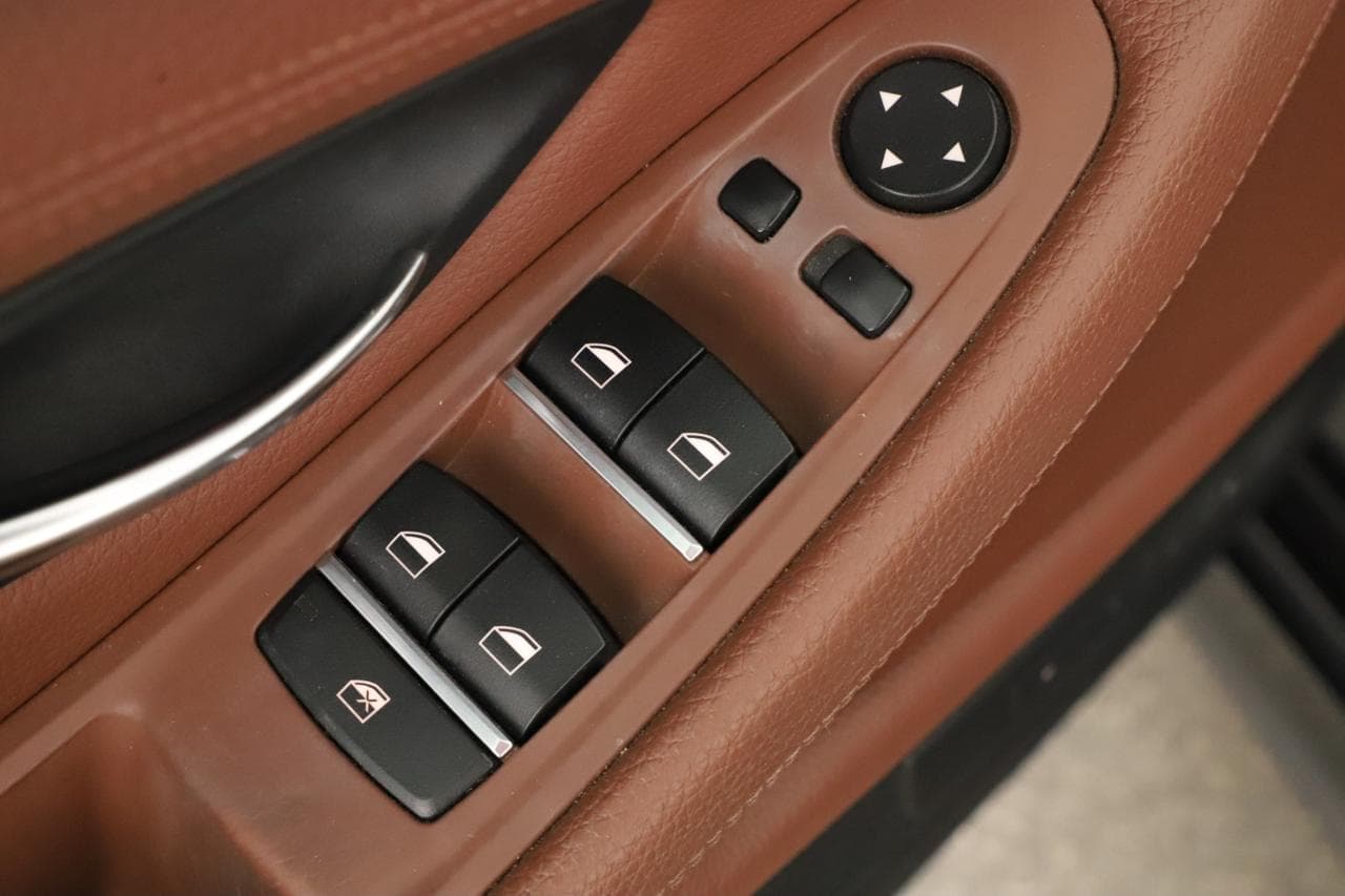 2012 BMW 5-SERIES - 15