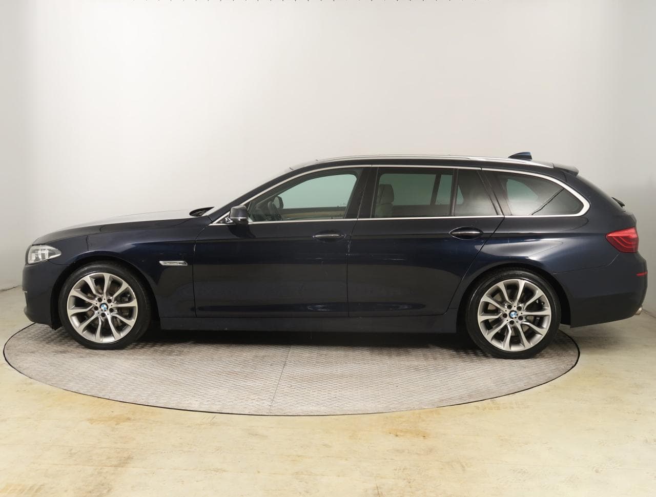 2016 BMW 5-SERIES - 4