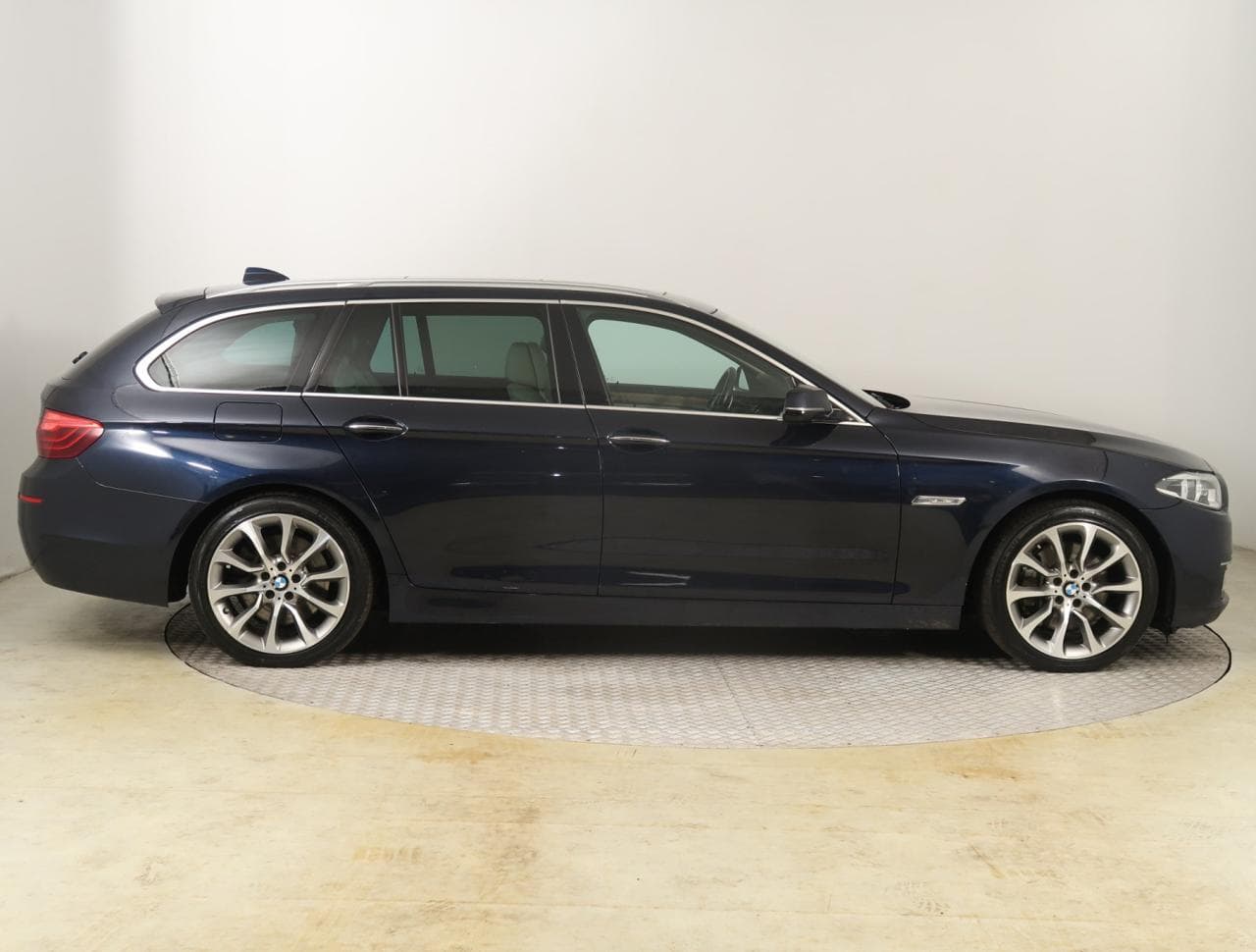 2016 BMW 5-SERIES - 8