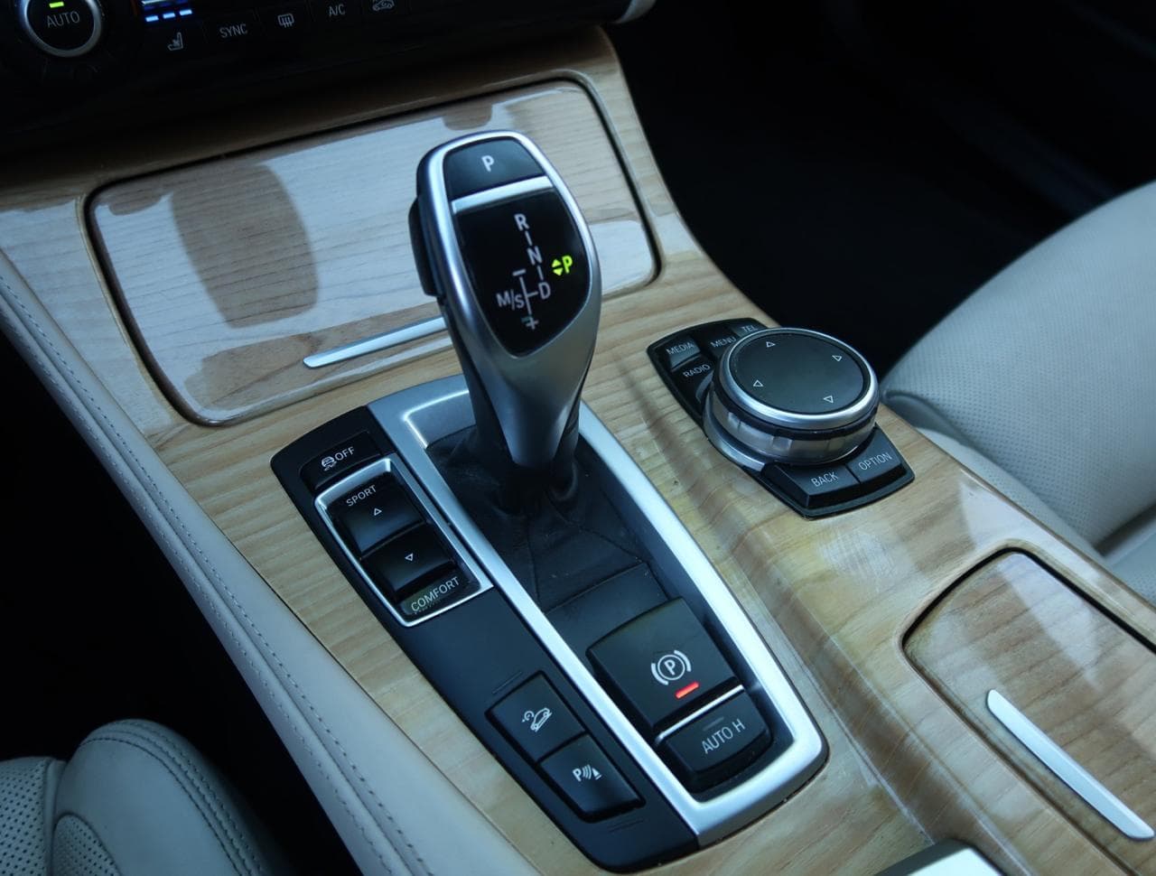 2016 BMW 5-SERIES - 18