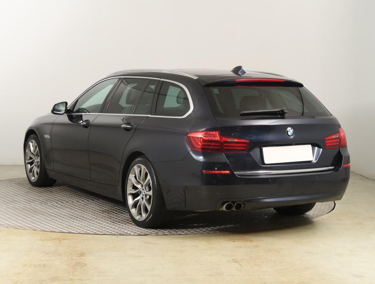 2016 BMW 5-SERIES - 5